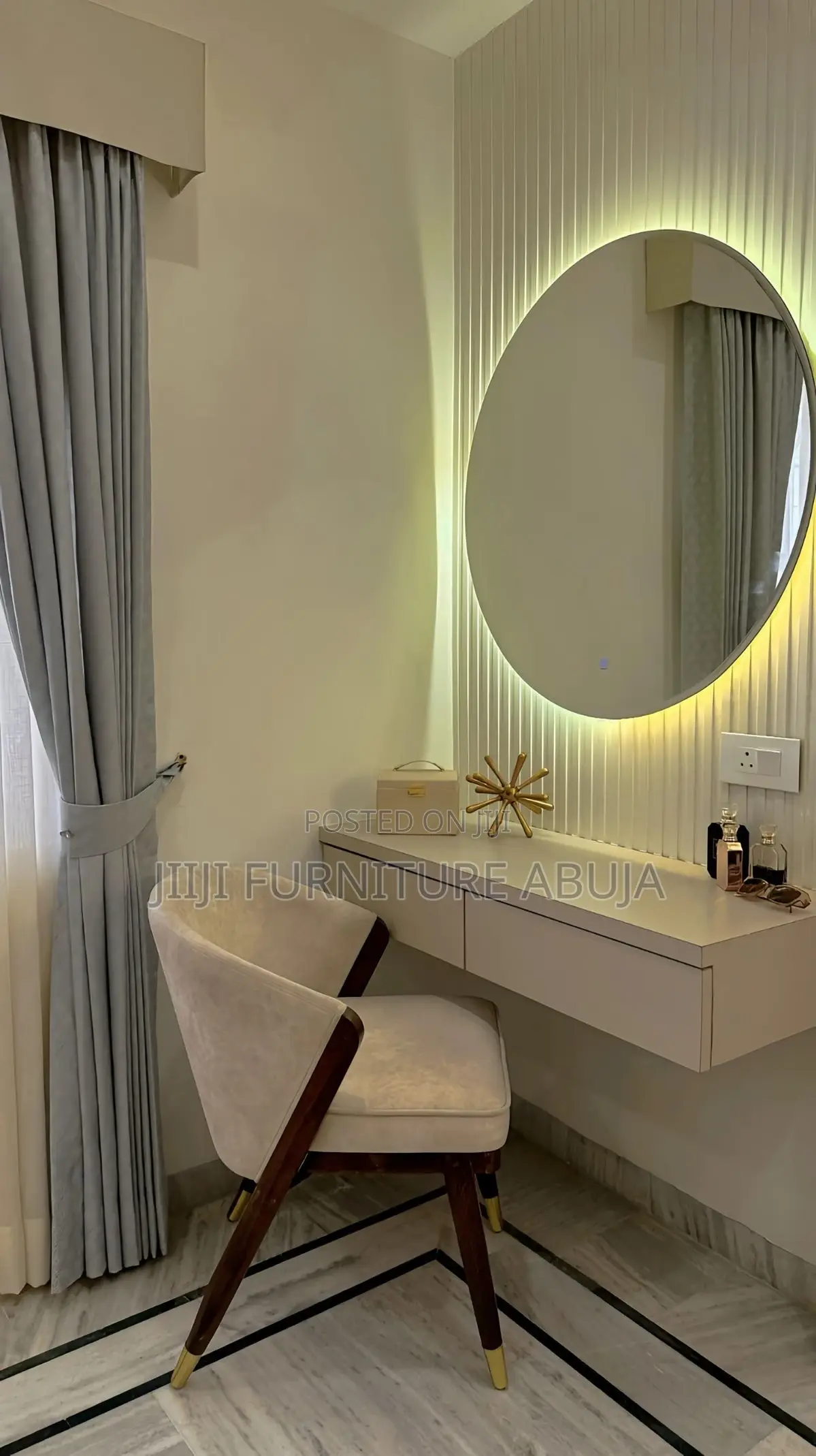 Oval Mirror  Round Chair   