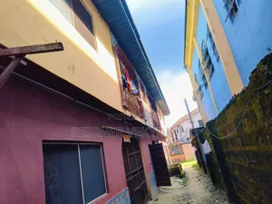12bdrm Bungalow in Etakophe Estate, Udu for sale