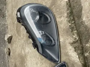 Headlight Porsche Cayenne 2010