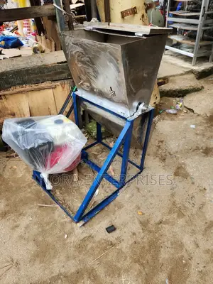 Cassava Grinding Machine Comes With 13hp Petrol Engine
