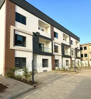 5bdrm Duplex in Jahi for sale
