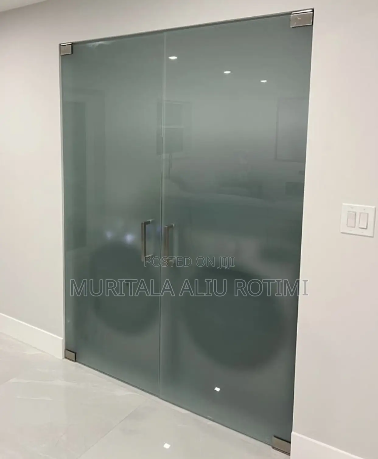 Frameless Glass Cubicle