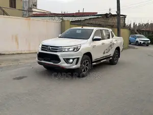 Toyota Hilux 2020 White