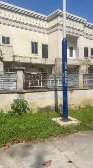 5bdrm Duplex in Old Gra,  Port for sale