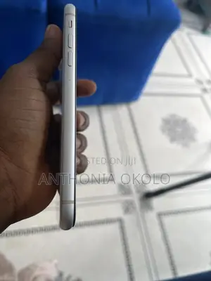 Apple iPhone XR 64 GB White
