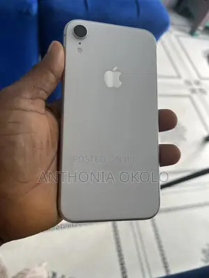 Apple iPhone XR 64 GB White