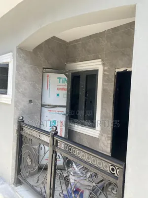 2bdrm Block of Flats in Itire Ikate Lere, Surulere for rent