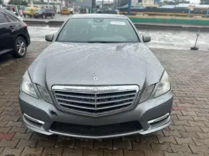 Mercedes-Benz E350 Base 4dr Sedan RWD (3.5L 6cyl 7A) 2012 Gray