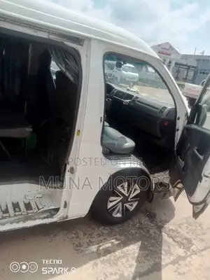 Toyota HiAce 2005 White