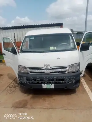 Toyota HiAce 2005 White