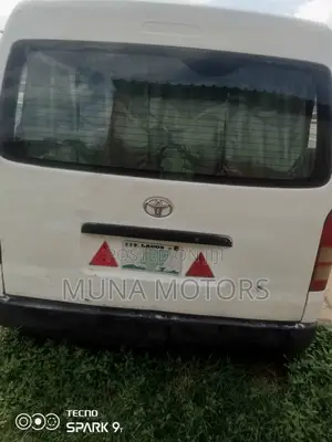 Toyota HiAce 2005 White