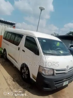 Toyota HiAce 2005 White