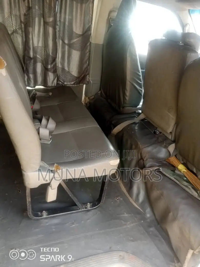Toyota HiAce 2005 White