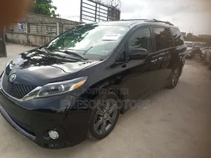 Toyota Sienna SE 8-Passenger 4dr Minivan (3.5L 6cyl 6A) 2015 Black