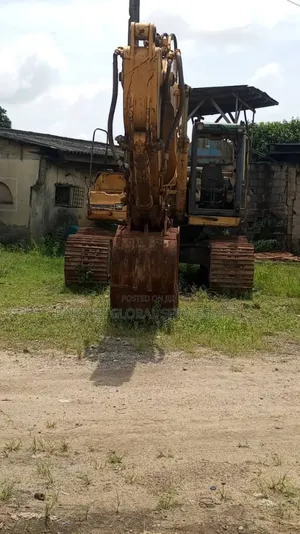 330 Escavator Available for Sale