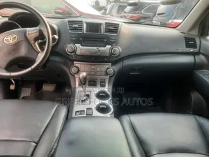 Toyota Highlander SE 2010 Silver