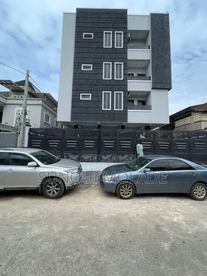 3bdrm Apartment in Yaba for sale