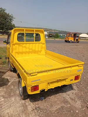 Daihatsu Hijet 2010 Yellow
