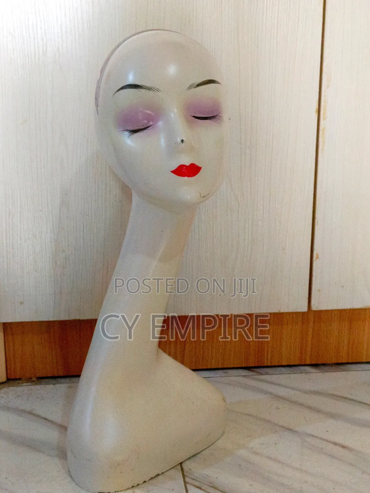 Long Neck Mannequin