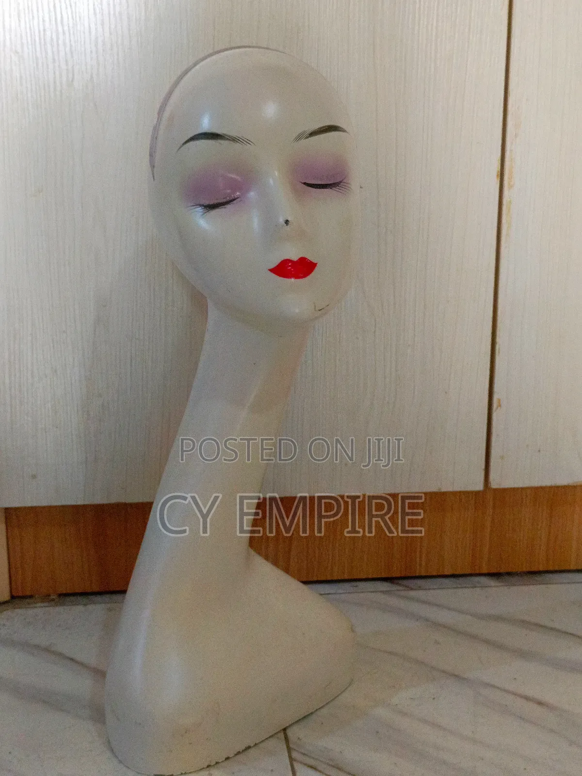 Long Neck Mannequin