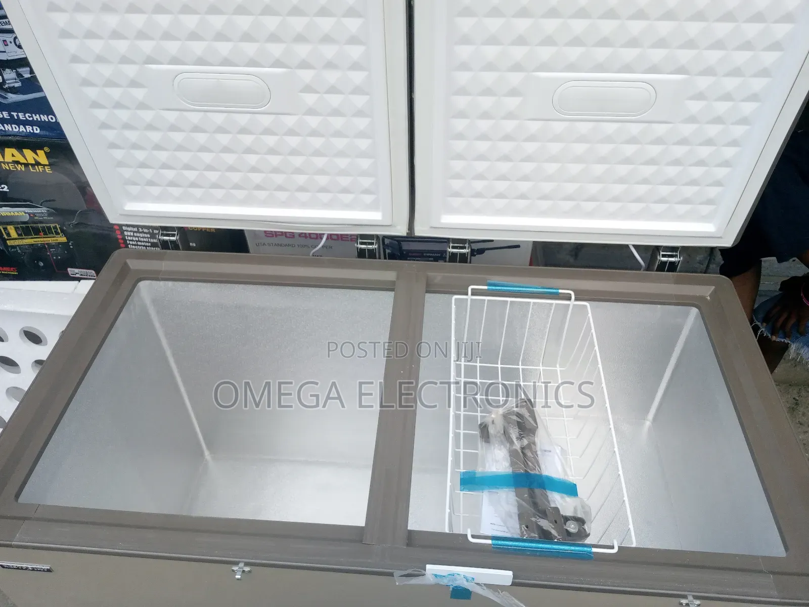 Rest Point Chest Freezer 5ft Double Door