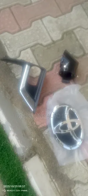 Logo and Focklamp Chrome for Prado