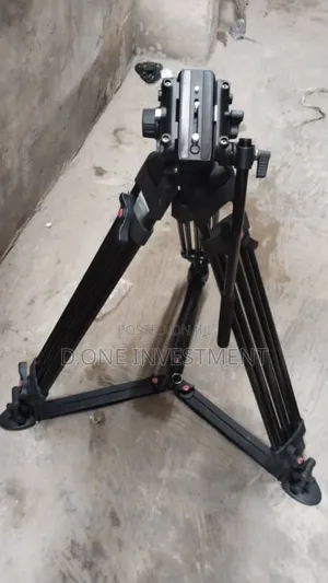 Professional Heavy Duty Flat-Base Pro Tripod Stand