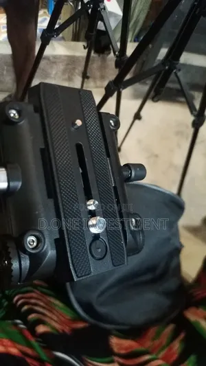 Professional Heavy Duty Flat-Base Pro Tripod Stand