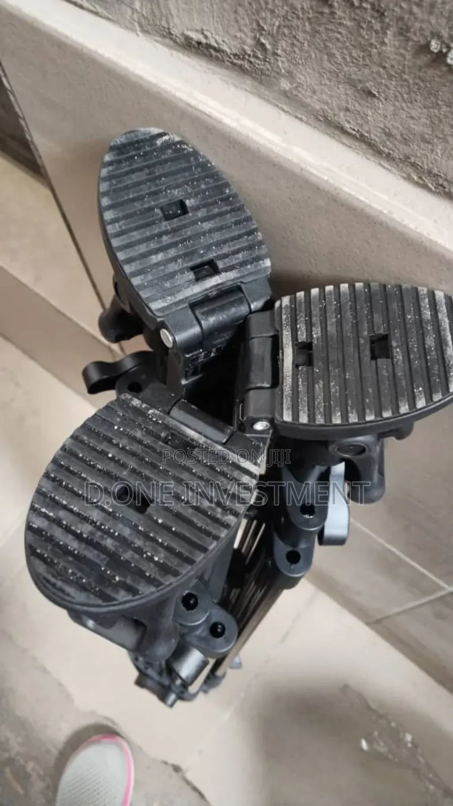 Professional Heavy Duty Flat-Base Pro Tripod Stand