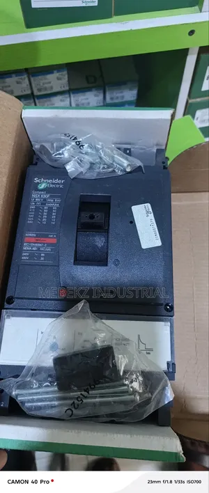 Moulded Case Circuit Breaker 3pole 630a
