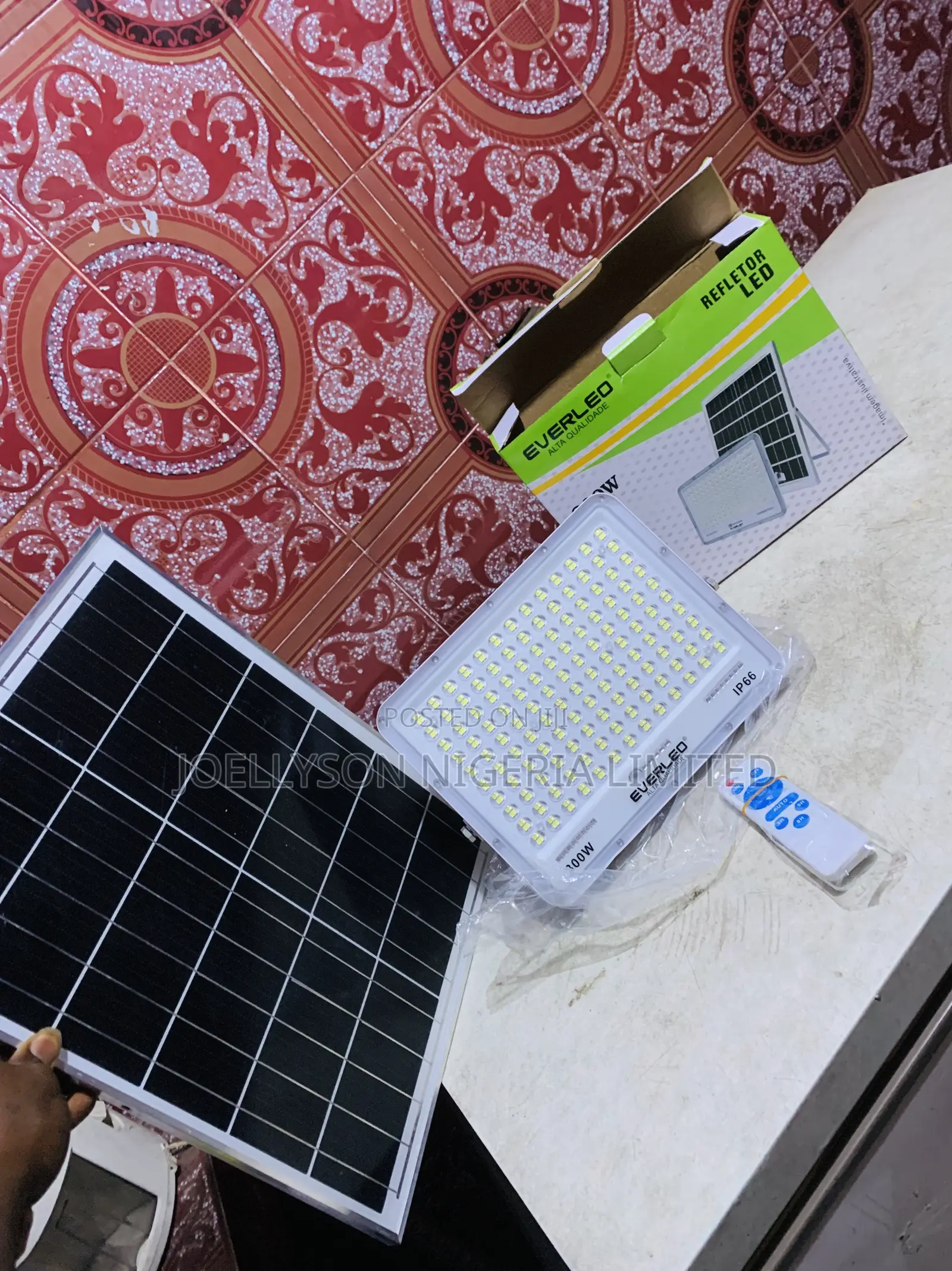 300 Watts High Quality Solar Flood Light (Ip66)