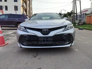 Toyota Camry 2018 Silver