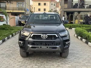 New Toyota Hilux 2025 Black