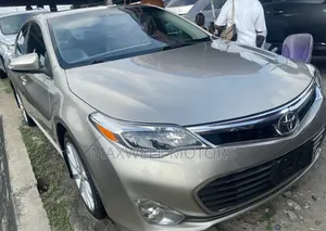 Toyota Avalon XLE FWDSedan (3.6L 6cyl 6A) 2016 Gold