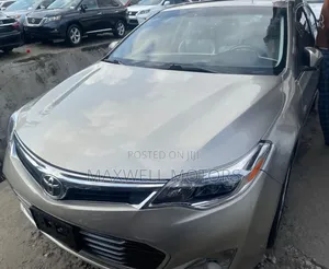 Toyota Avalon XLE FWDSedan (3.6L 6cyl 6A) 2016 Gold