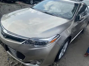 Toyota Avalon XLE FWDSedan (3.6L 6cyl 6A) 2016 Gold