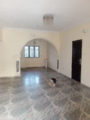 3bdrm Apartment in Ologuneru for rent
