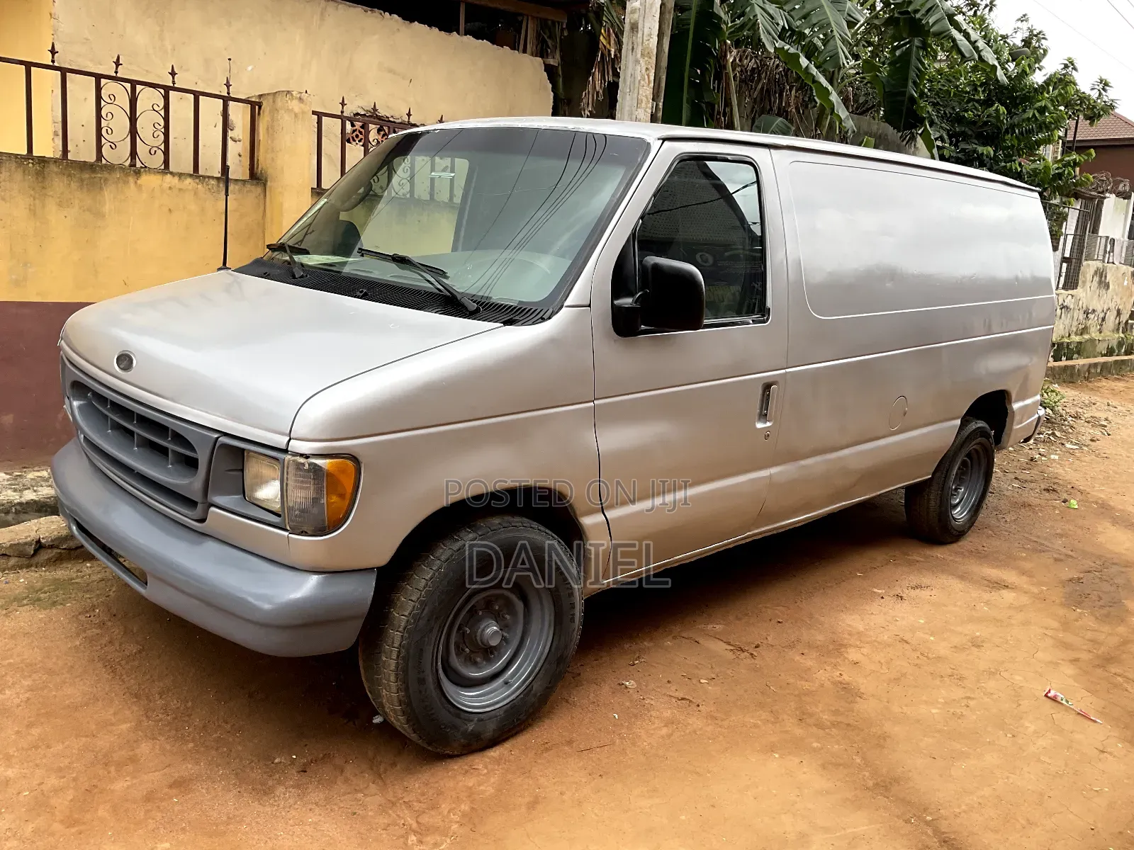 Ford E250 2005 Silver