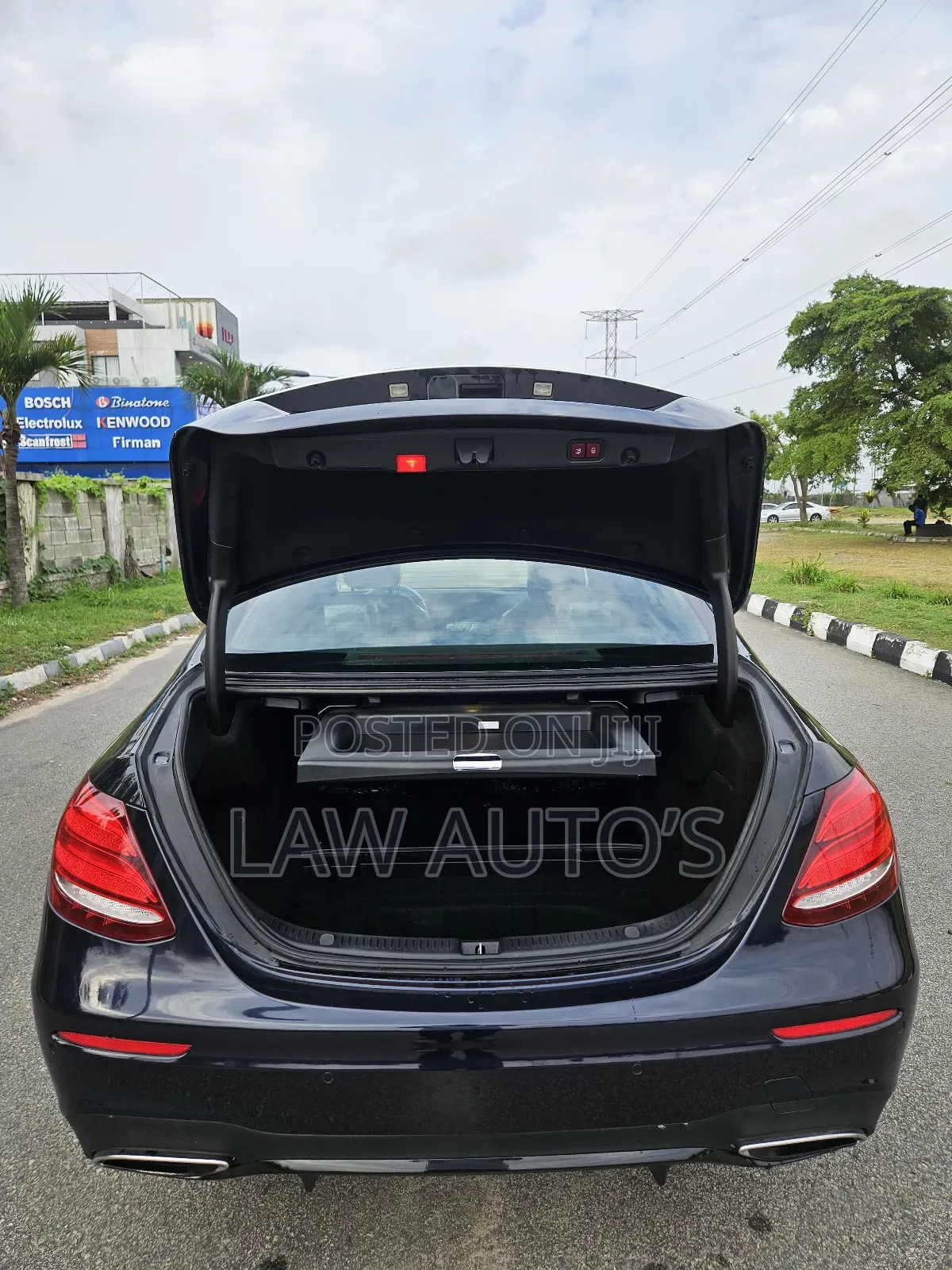 Mercedes-Benz E300 2018 Blue