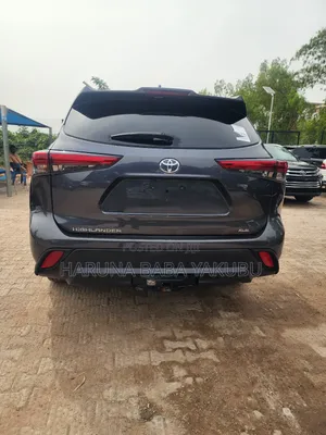 Toyota Highlander XLE 2021 Gray