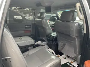 Toyota Sequoia Platinum 4x4 2020 Silver