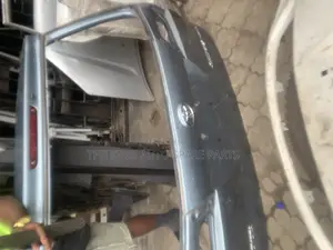 Toyota Sienna 05 Model Empty Booth
