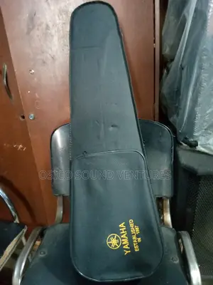 Yamaha Wood Violin With the Boss
