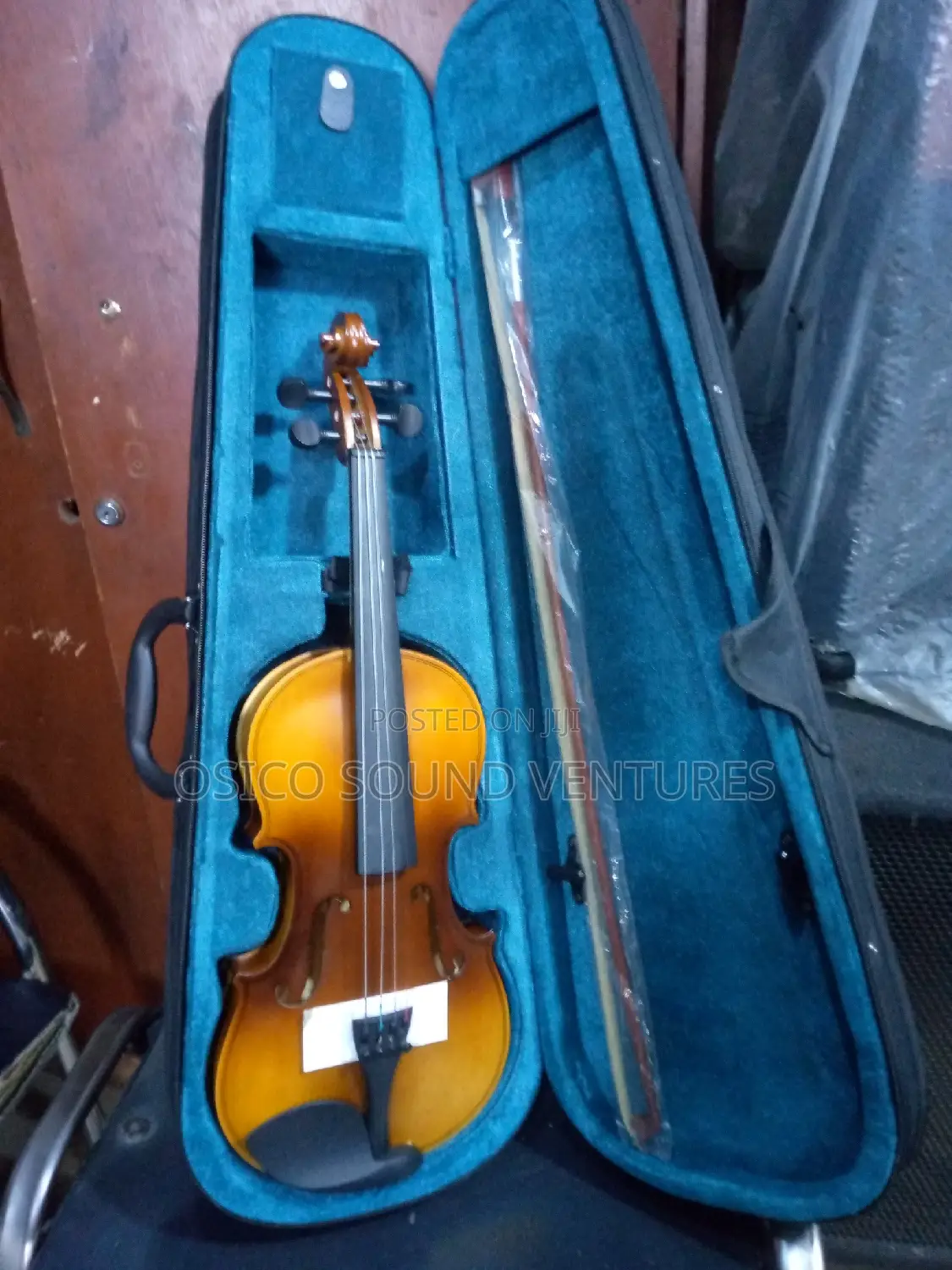 Yamaha Wood Violin With the Boss