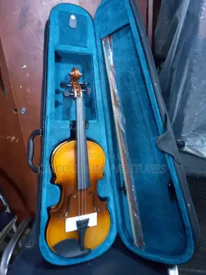 Yamaha Wood Violin With the Boss