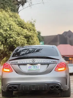 Mercedes-Benz C63 S RWD Sedan (4.0L V8 7A) 2018 Gray