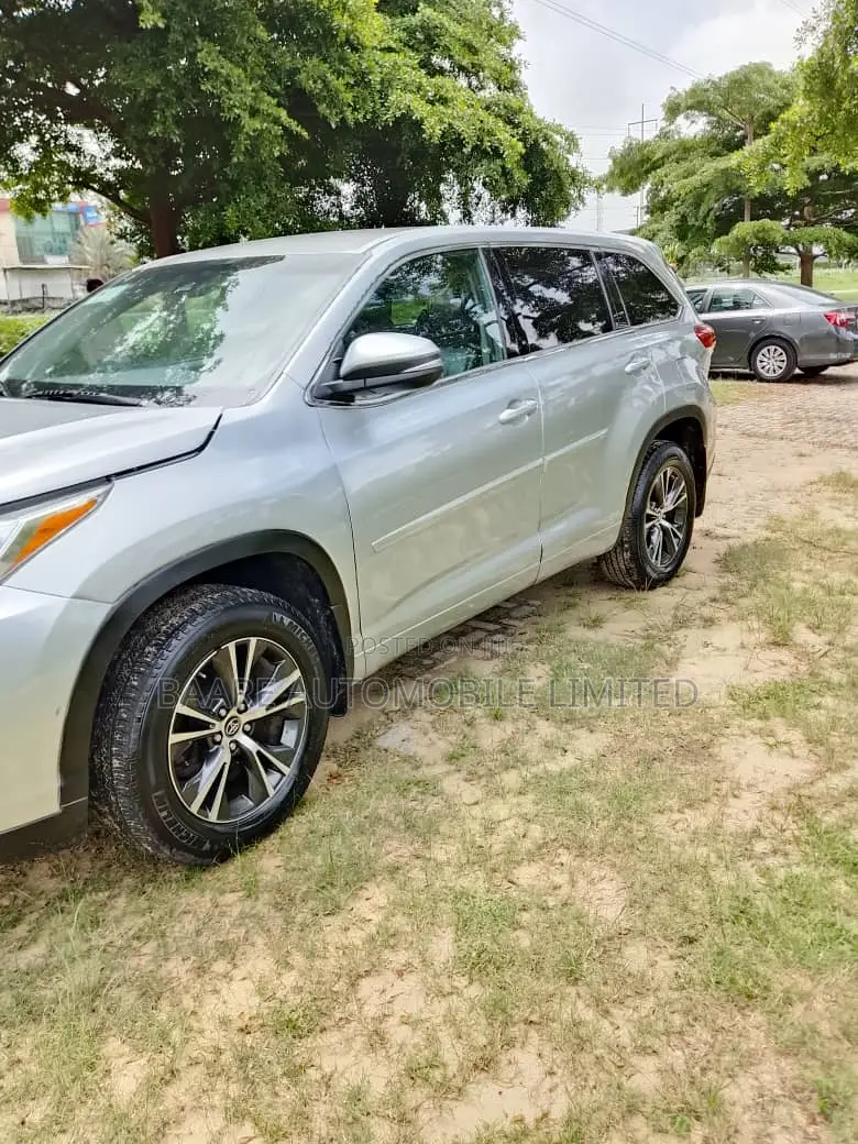 Toyota Highlander 2019 Silver