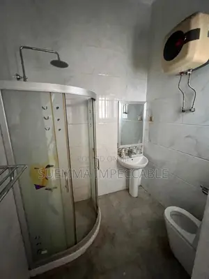 5bdrm Apartment in Osapa london for sale