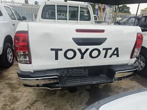 Toyota Hilux Revo Double Cab Petrol 2.7 AWD 2018 White