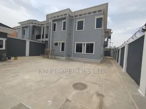5bdrm Duplex in Apo for rent